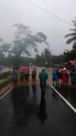 KARANG TARUNA BOBUNG DAN KASIPEL PUTAT BANTU TANGANI BANJIR DI BUNDER