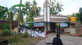 MASJID AL IKLAS PLUMBUNGAN LAKSANAKAN SHOLAT IED SESUAI PROKES