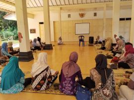 Pelatihan Kader Pelayanan Lansia Luar Gedung di Kalurahan Putat