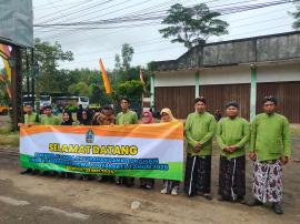 PAMONG PUTAT TURUT MENYAMBUT TIM JURI LOMBA KALURAHAN BUNDER