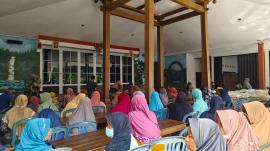 Penyaluran Bantuan Pangan di Kalurahan Putat