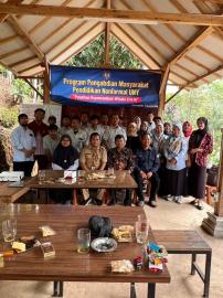 PELATIHAN KEPEMANDUAN LIVE IN DI KAMPUNG EMAS PLUMBUNGAN