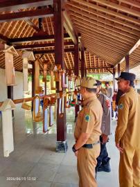 UNIK, ADA LOMBA TEMPAT JIMPITAN DI BERSIH DUSUN BATUR