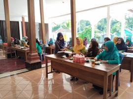PERTEMUAN PKK KALURAHAN PUTAT EDISI HARI KARTINI